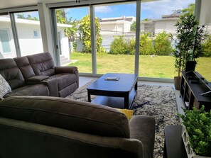 TV connectée, livres, écrans d'ordinateur, imprimantes