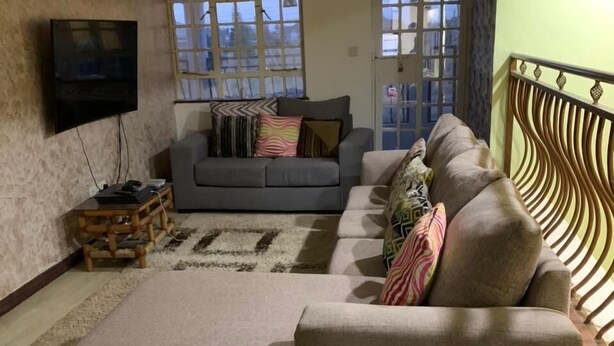 Hus – comfort | Oppholdsområde | En 20-tommers smart-TV med digitale kanaler samt TV