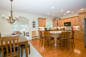 Dining - Irons & Woods of Pinehurst (Pinehurst)