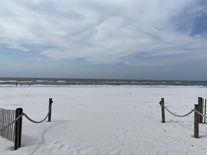 On the beach - Gulf Front Getaway! Immaculate Gulf Views! (Mexico Beach)