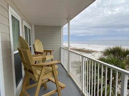 Gulf Front Getaway! Immaculate Gulf Views!