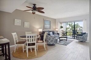 Een smart-tv en een dvd-speler