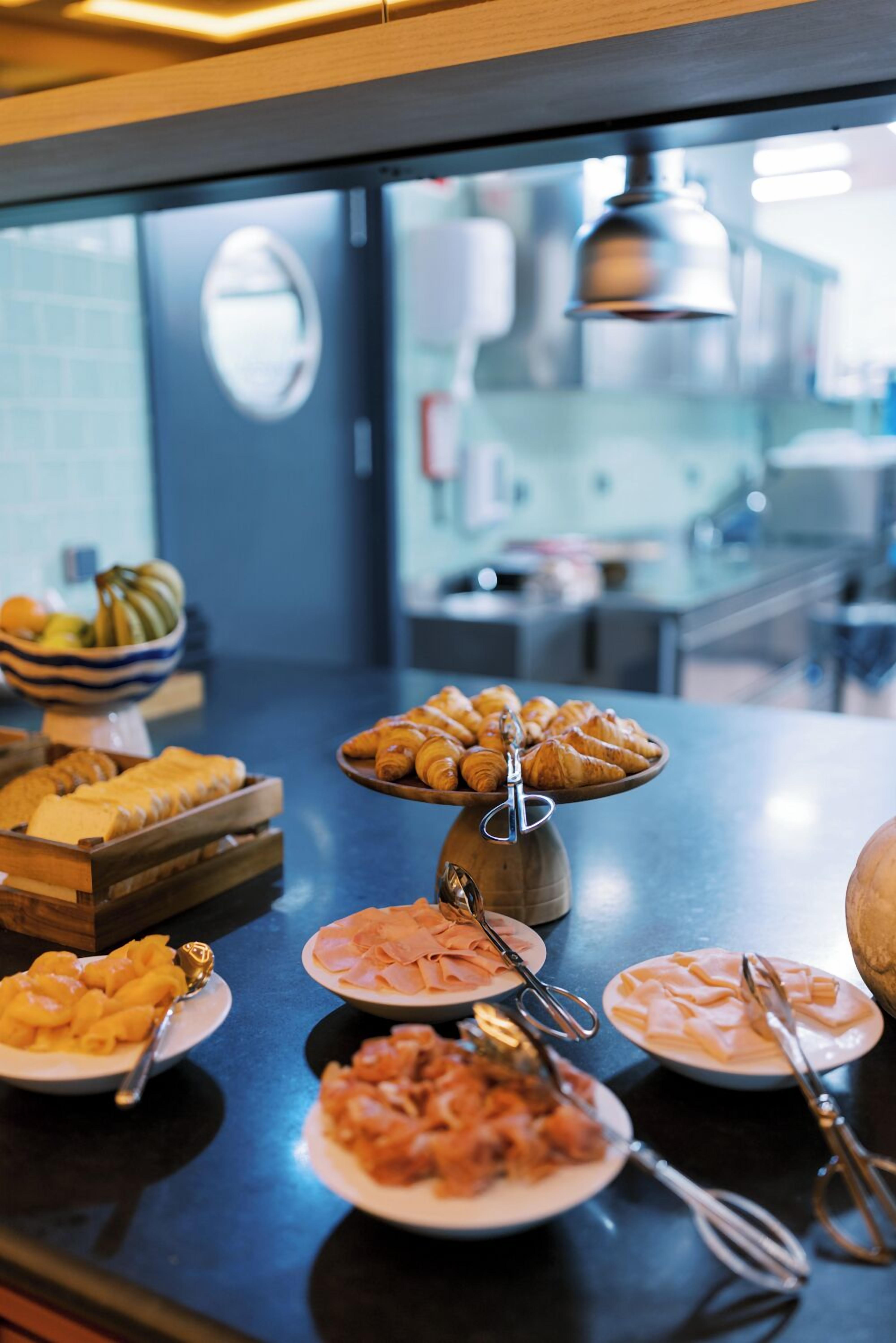 daily buffet breakfast (eur 20 per person)