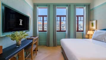 Double Room with Aliados View | 1 bedroom, minibar, in-room safe, desk