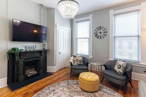 テレビ、書斎 / ワークスペース