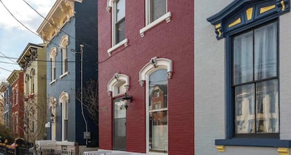 Main Street 2BR, Walk to Bars, Stadiums, Downtown