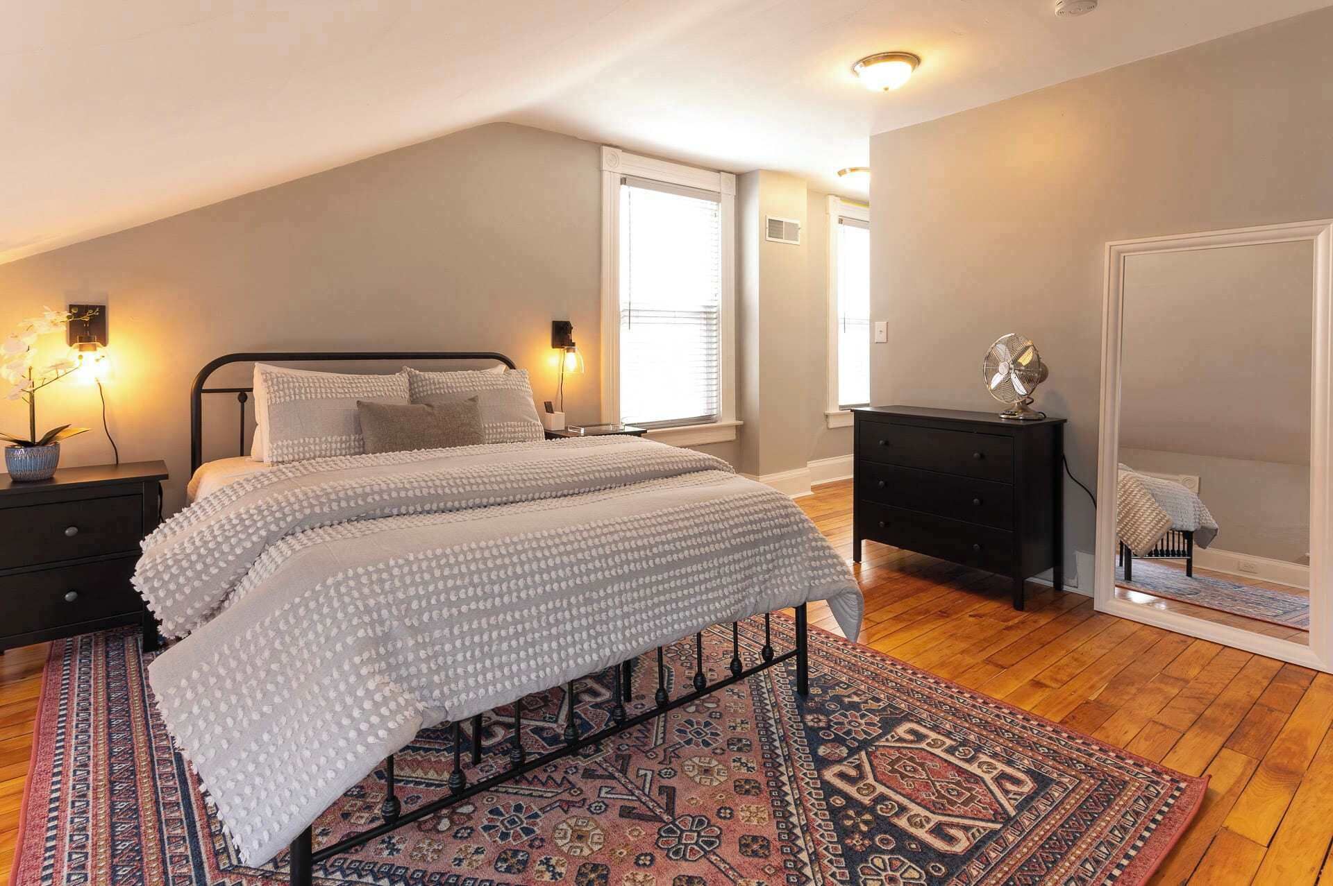 2 bedrooms, desk, iron/ironing board, WiFi