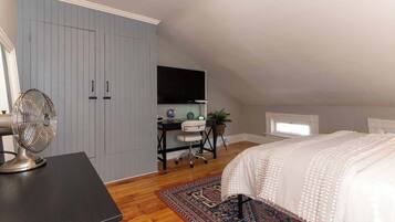 2 bedrooms, desk, iron/ironing board, WiFi