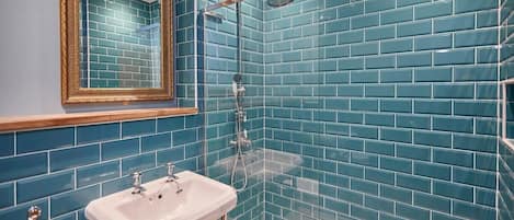 Shower, hair dryer, towels, shampoo