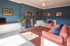 TV, fireplace, offices