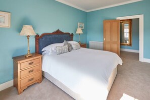 1 多间卧室、办公桌、WiFi、床单