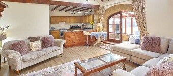 Host & Stay | The Arches Cottage