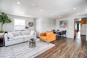 Een televisie, een open haard, een videogameconsole en Netflix