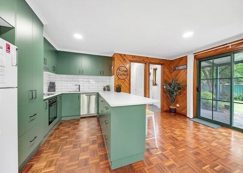 Remys Retreat, Bright