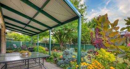 Remys Retreat, Bright