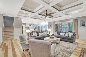 Smart TV, table tennis