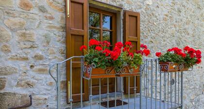 Stone farmhouse:kitchen+2bedr+2bathr+ifournished laundry CIN: IT046022C2IHU96TA5