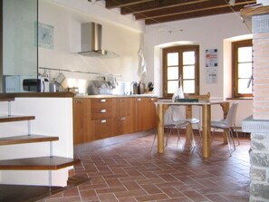 Réfrigérateur, micro-ondes, four, lave-vaisselle