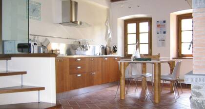 Stone farmhouse:kitchen+2bedr+2bathr+ifournished laundry CIN: IT046022C2IHU96TA5