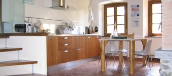 Stone farmhouse:kitchen+2bedr+2bathr+ifournished laundry CIN: IT046022C2IHU96TA5