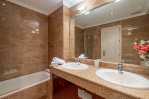 Hair dryer, towels - Apartment (Torremolinos)