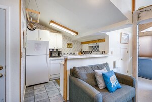 公寓式客房, 1 间卧室 | 起居区 | 电视、DVD 播放器