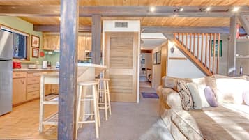 House, 3 Bedrooms | Living area
