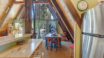 ู
ูุฒู - ูฃ ุบุฑู ููู
| ู
ุทุจุฎ ุฎุงุต | ุซูุงุฌุฉุ ูุฑูุ ู
ุงูููุฉ ูุตูุน ุงููููุฉ/ุงูุดุงูุ ู
ุญู
ุตุฉ ุฎุจุฒ