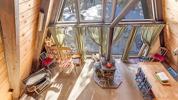 House, 3 Bedrooms | Living room | Smart TV