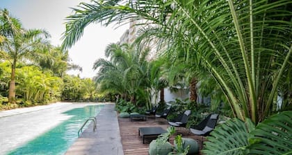 LUX & unique 3BR condo by the US Consulate, North Mérida