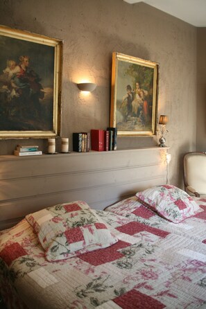 5 bedrooms, iron/ironing board, WiFi, bed sheets - Guest house with swimming pool 1km600 from the medieval city of CARCASSONNE. (CARCASSONNE)