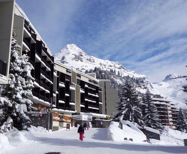 Exterior - 100m from ski slopes, 2nd floor, view mountain, tv, ski locker, 37m², Flaine (Araches-la-Frasse)