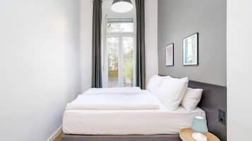 3 bedrooms, in-room safe, iron/ironing board, WiFi