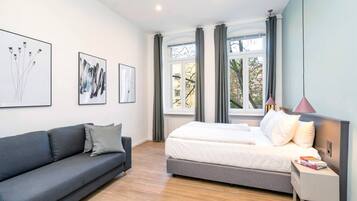 3 bedrooms, in-room safe, iron/ironing board, travel cot