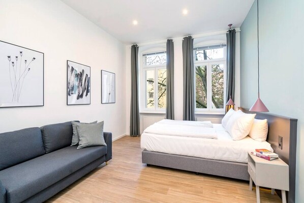 3 bedrooms, in-room safe, iron/ironing board, travel cot