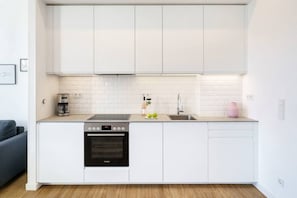 Køleskab, ovn, kogeplade, opvaskemaskine