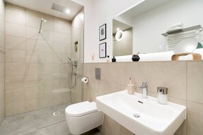 Bruser, hårtørrer, håndklæder, Sæbe