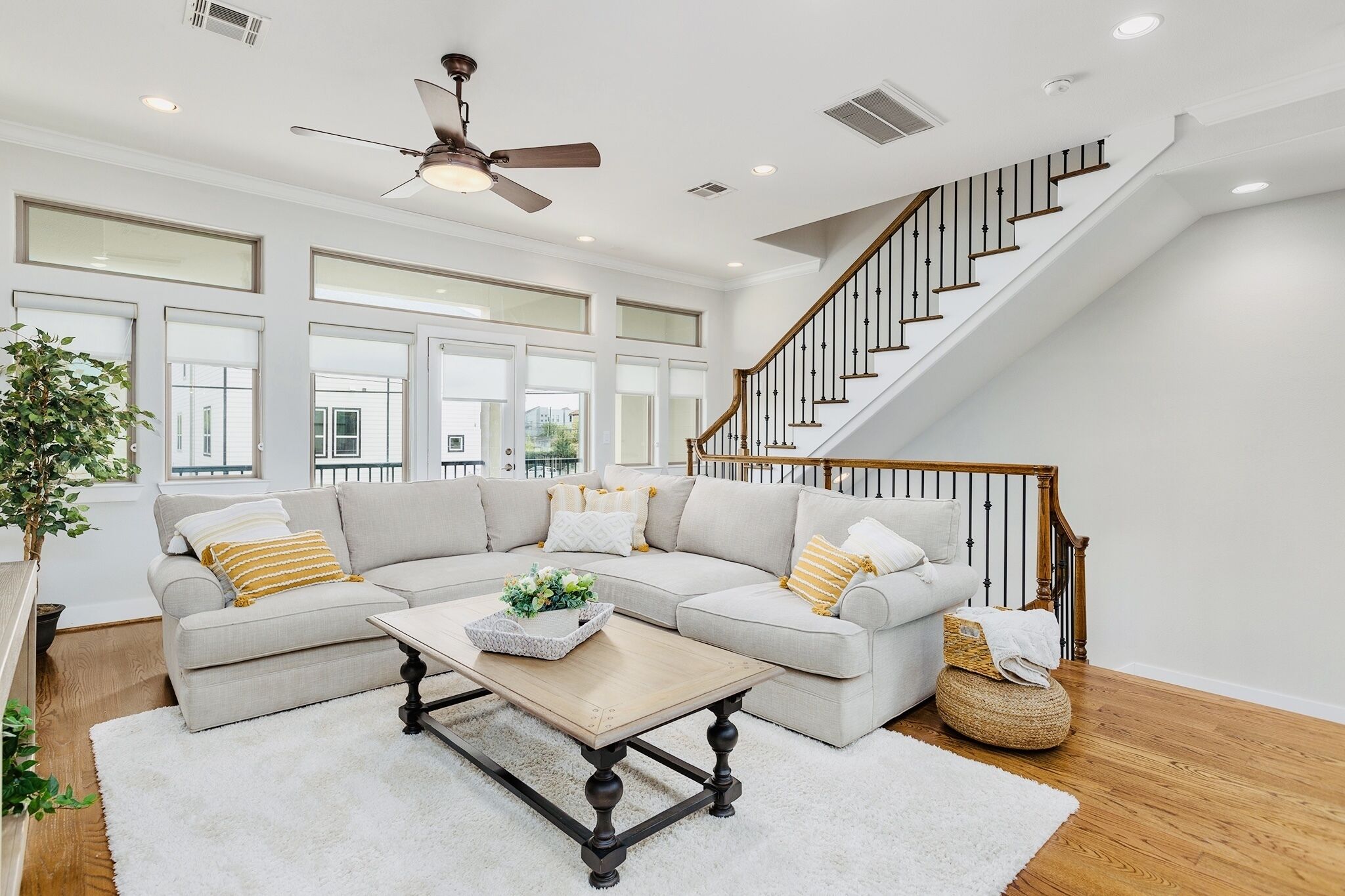 Luxe centrally located Houston 3 story townhouse: Minute Maid/GRB/Med Center/NRG