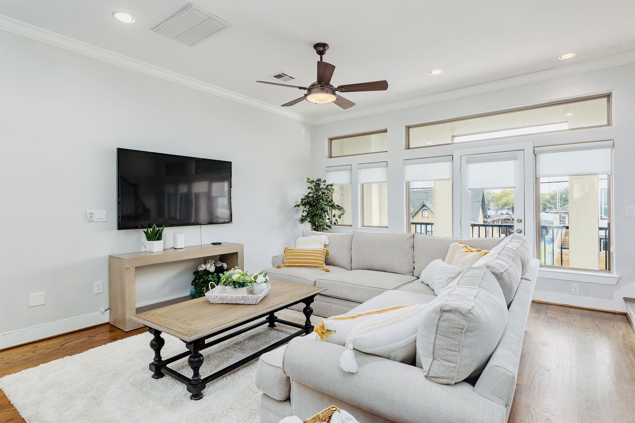 Luxe centrally located Houston 3 story townhouse: Minute Maid/GRB/Med Center/NRG