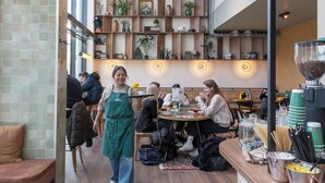 A café with wooden tables, chairs, and a counter with various items. - Bens The Highdocks (Amsterdam)