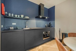 Apartamento, 1 habitación, no fumadores, cocina | Cocina privada | Frigorífico, microondas, horno y placa de cocina