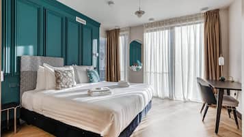 Studio, 1 King Bed, Non Smoking, Kitchen