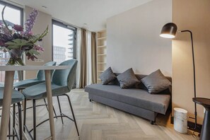 Apartment, 1 Bedroom, Non Smoking, Kitchen | Living area | 29-inch Smart TV with digital channels - Bens The Highdocks (Amsterdam)
