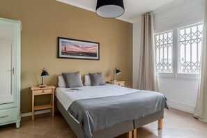 5 soverom, skrivebord, wi-fi og sengetøy