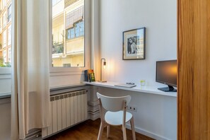 Interior - Sunny Stylish Terrace next to Paseo de Gracia (Barcelona)
