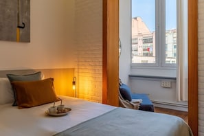 4 bedrooms, iron/ironing board, travel cot, WiFi - Sunny Stylish Terrace next to Paseo de Gracia (Barcelona)
