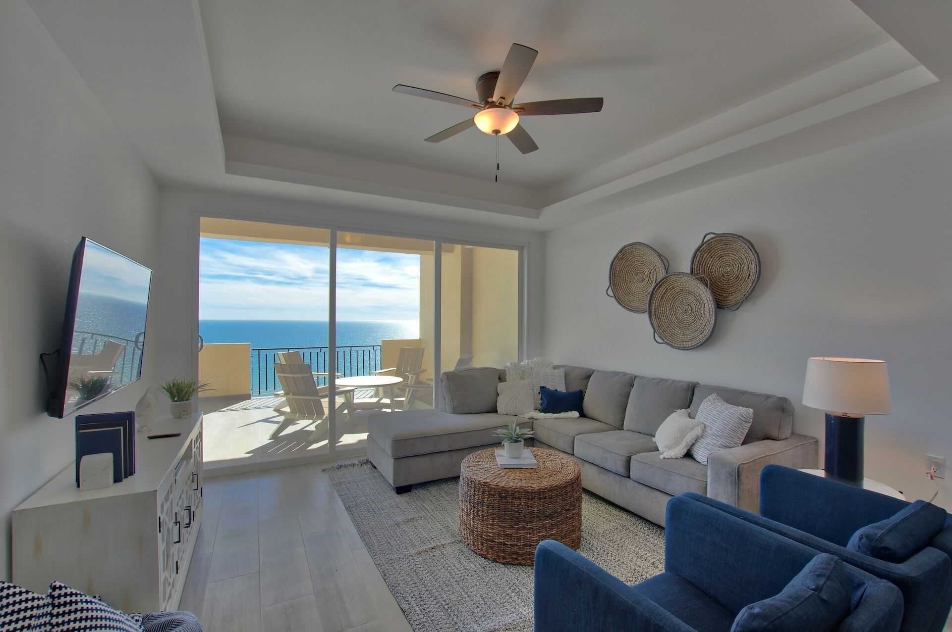 Beachfront Oceanview Luxury Condo with Beautifully Furnished Balcony