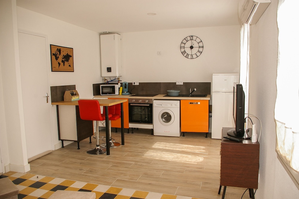 Apartment "Les voyages de Romane" with balcony.