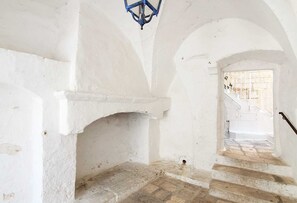 Apartment | Interior - Beautiful Garden Apartment in Cisternino (Cisternino)