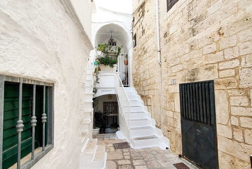 Beautiful Garden Apartment in Cisternino